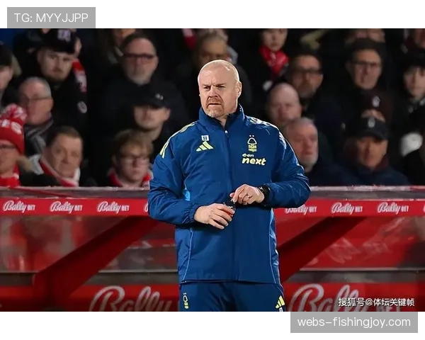 热刺球迷高举“图多尔下课”标语,保级压力下主场氛围紧张 热刺球迷高举“图多尔下课”标语,保级压力下主场氛围紧张